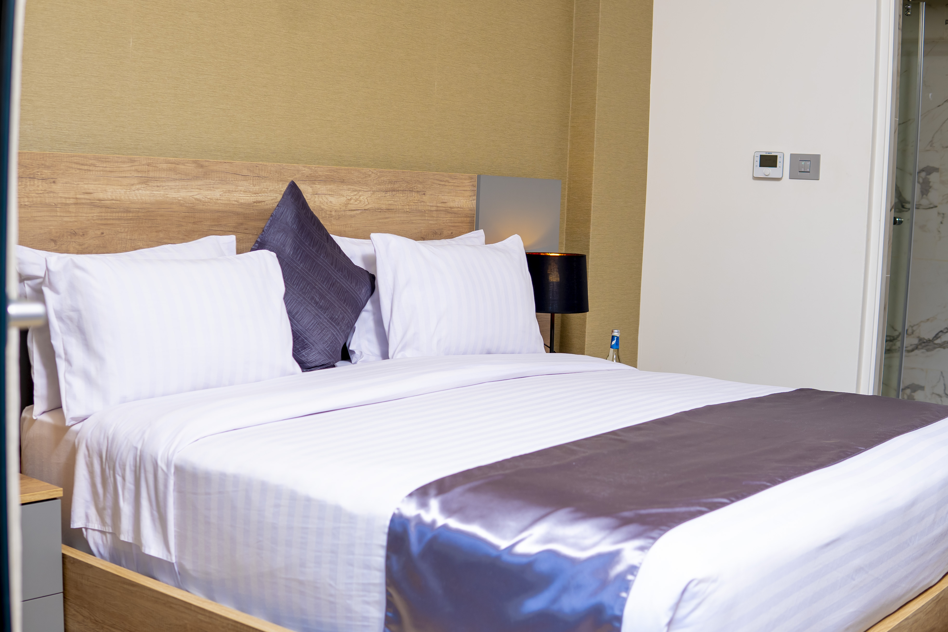 room-img